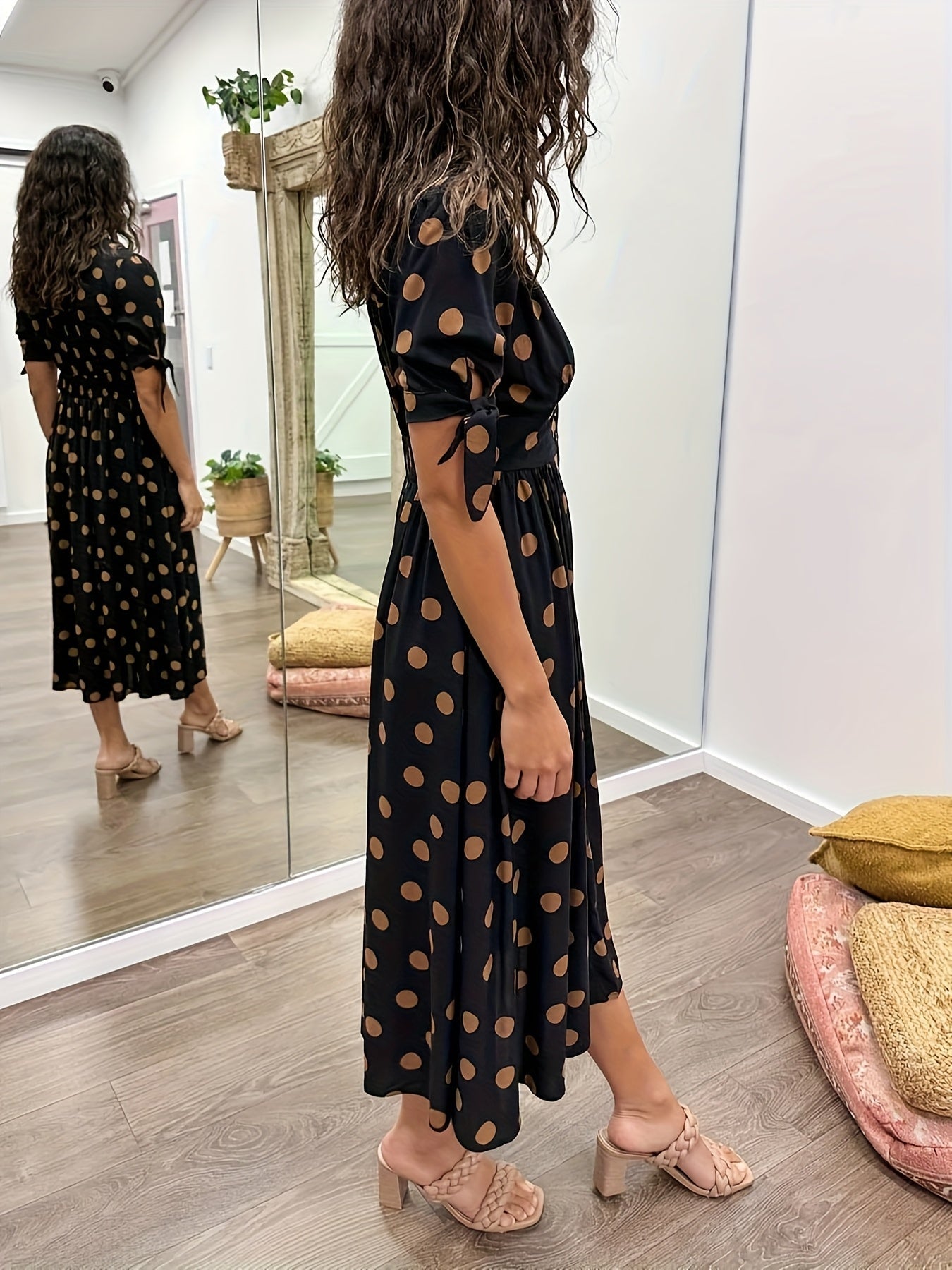 Gesselle | Polka Dot V-ringad Klänning